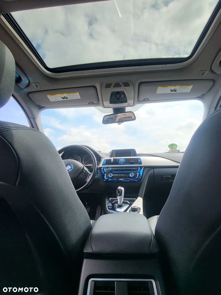 BMW Seria 3 320i - 11