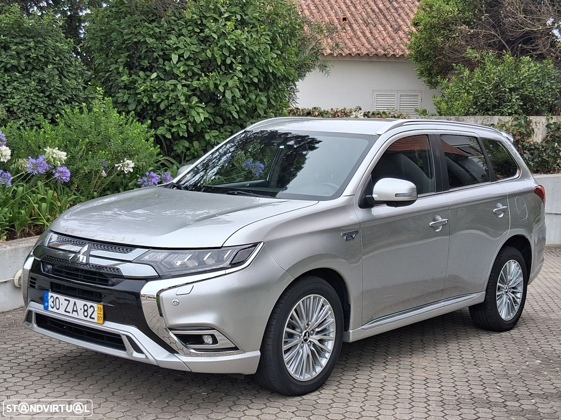 Mitsubishi Outlander 2.4 PHEV Intense - 1
