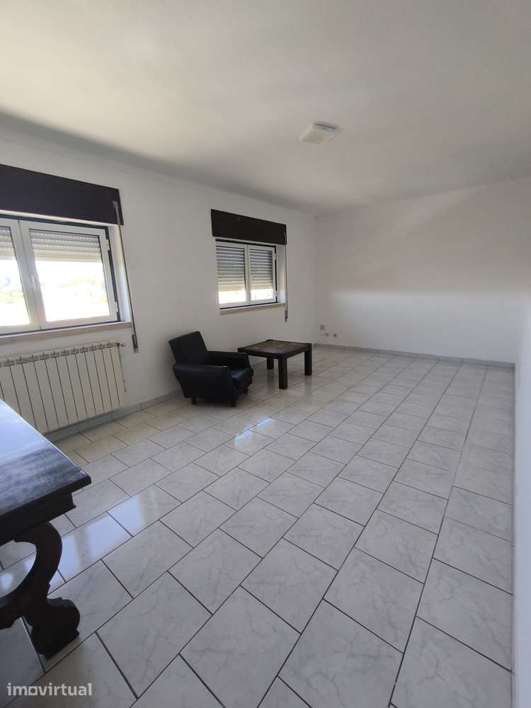 Arrenda-se Apartamento T3 Amplo e Luminoso - Grande imagem: 4/7