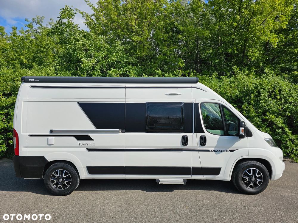 Adria TWIN 600 LUX Zimowy Hak MAX doposażony - 2