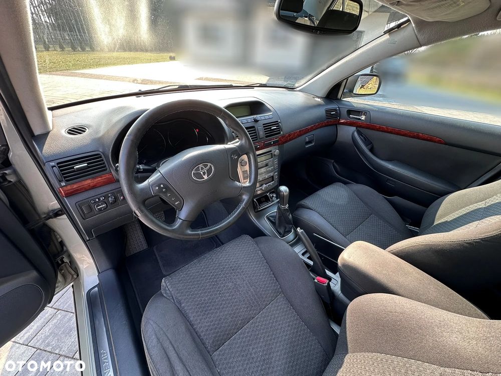Toyota Avensis 2.0 VVT-i High - 10