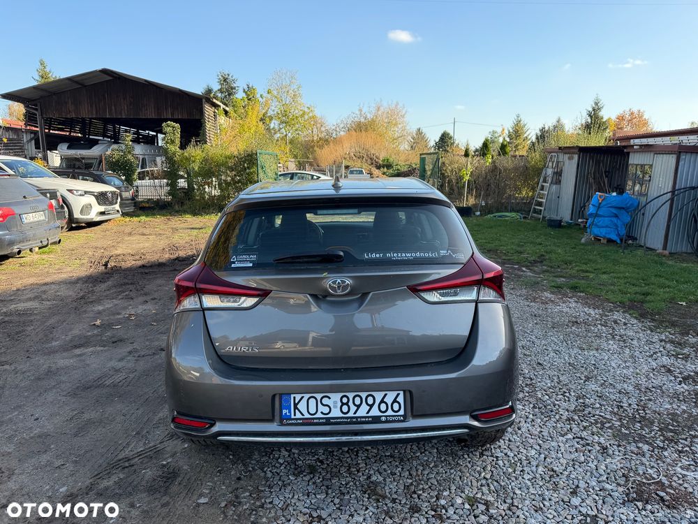 Toyota Auris 2017 photo 2
