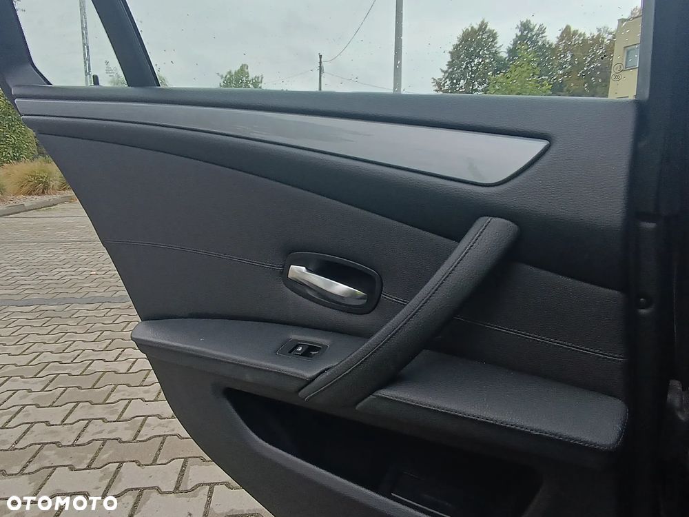BMW Seria 5 520d Touring Special Edition - 19