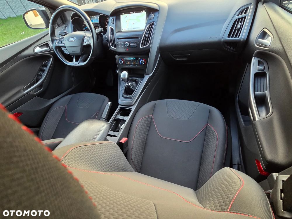 Ford Focus 1.0 EcoBoost Start-Stopp-System ST-LINE DESIGN - 30