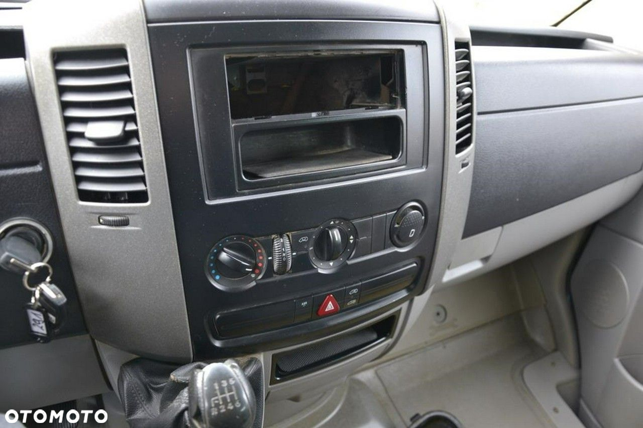 Mercedes-Benz Sprinter - 11