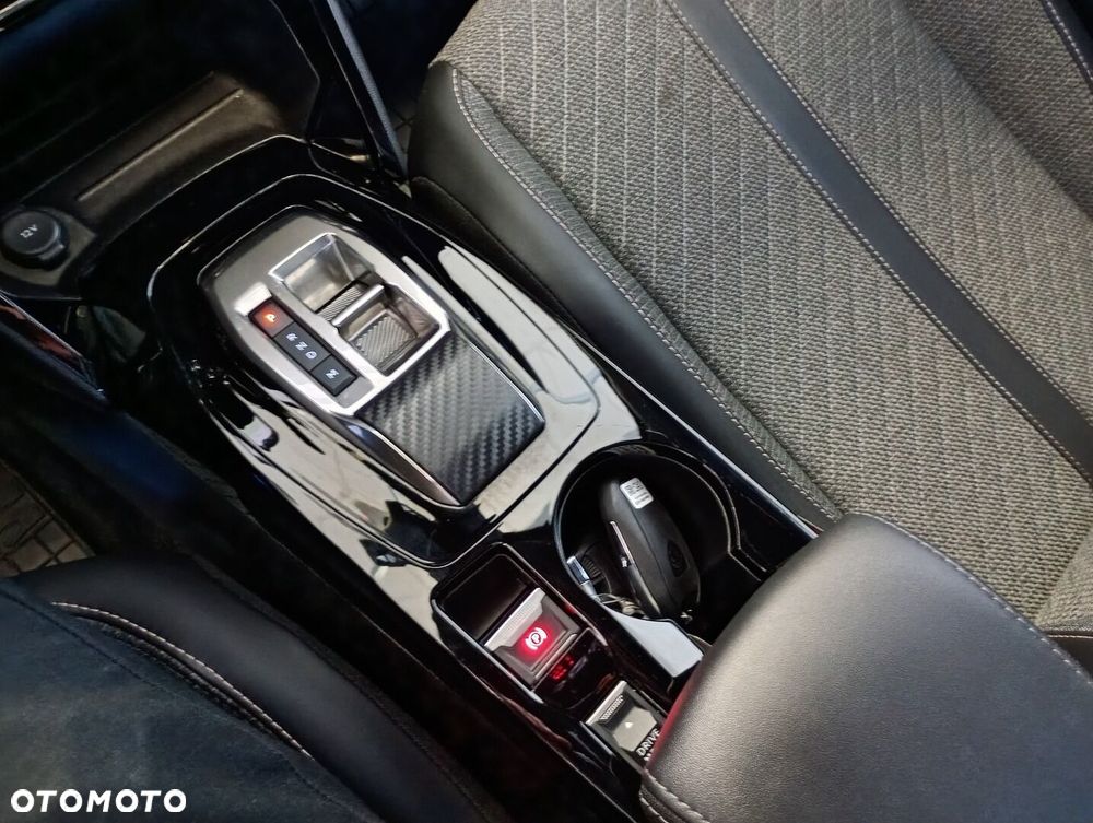 Peugeot 2008 1.2 PureTech Allure S&S EAT8 - 33