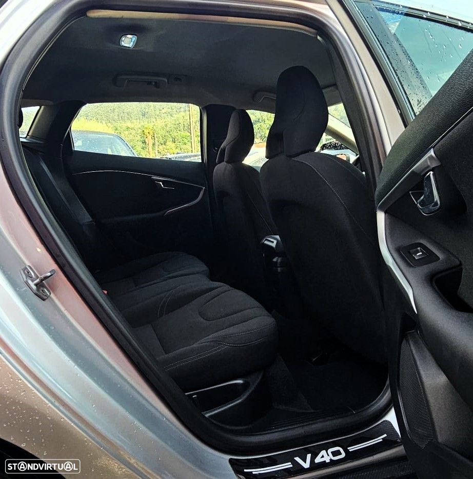 Volvo V40 D2 Kinetic - 8