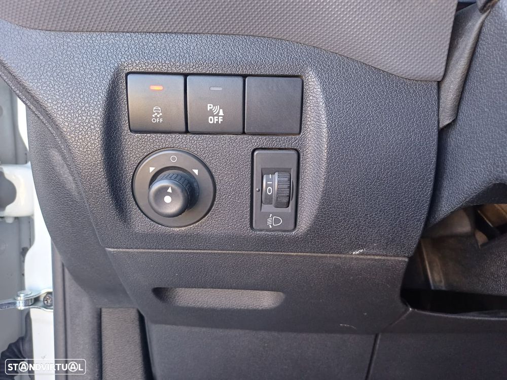 Peugeot PARTNER LONGA 1.6 HDI 100 CV - 3 LUGARES - 22