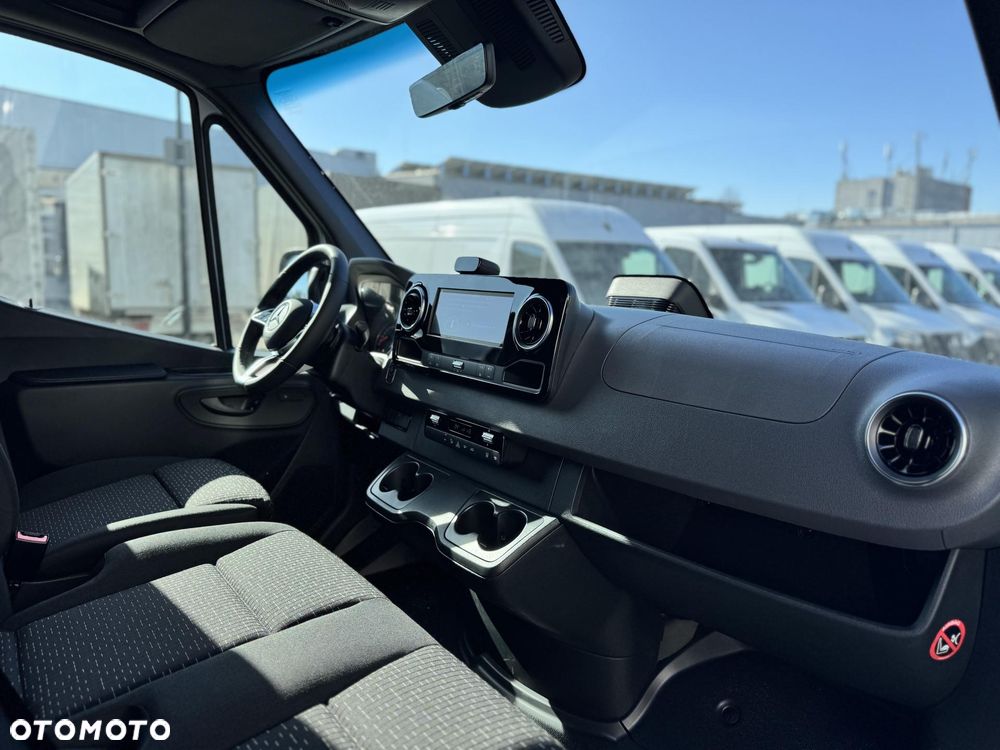 Mercedes-Benz Sprinter - 11