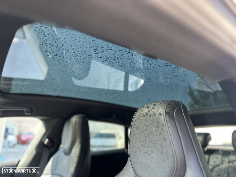 Porsche Taycan Sport Turismo bateria Performance Plus - 24