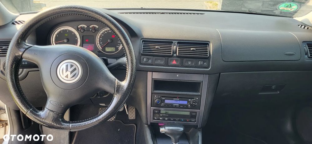 Volkswagen Golf - 6