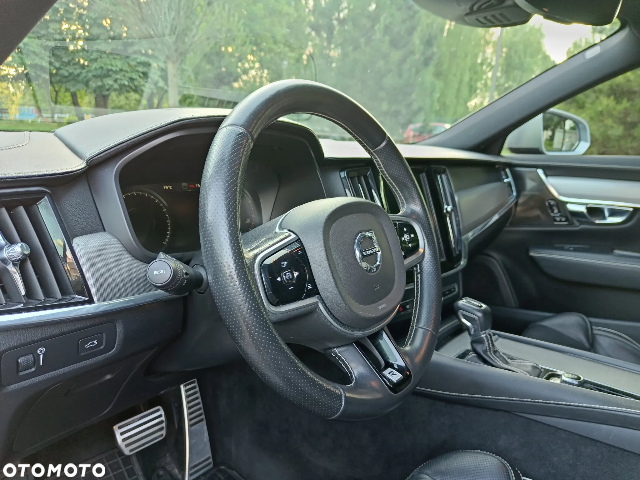 Volvo V90 T5 R-Design - 11