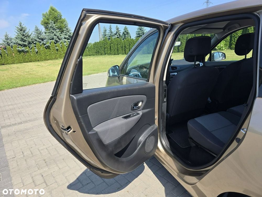 Renault Grand Scenic - 21
