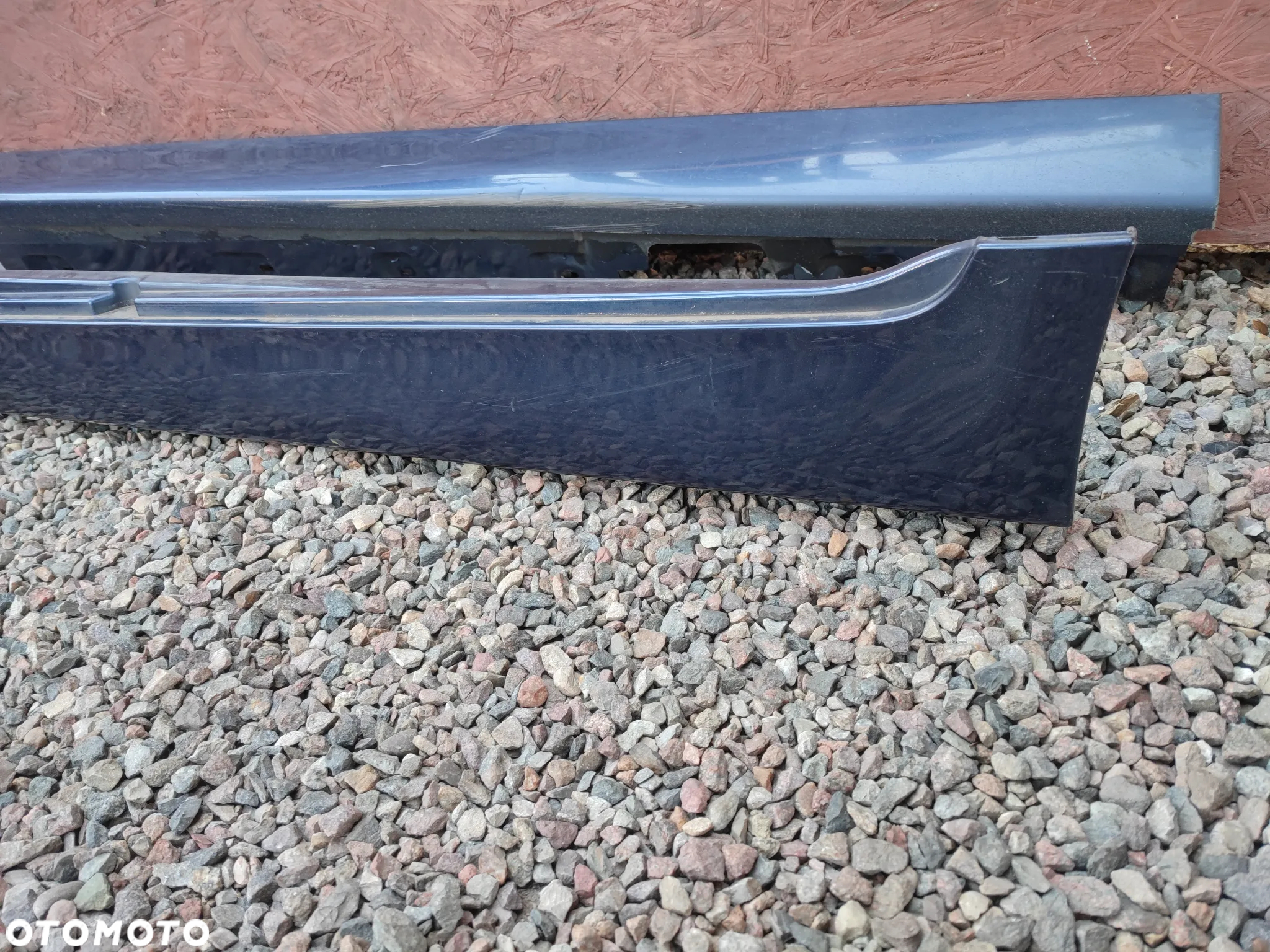BMW F11 / F10 / F11N / F10N ORYGINALNE NAKŁADKI NA PROGI LEWA / PRAWA W KOLORZE  TIEFSEEBLAU METALLIC O KODZIE LAKIERU A76 O NR.  51 77 7 262 663 / 51 77 7 262 664 OEM W DOBRYM STANIE - 3