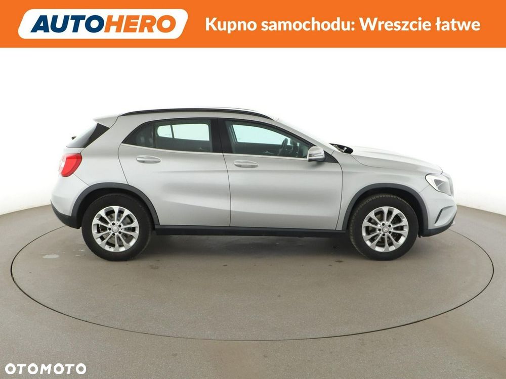 Mercedes-Benz GLA 200 7G-DCT - 10