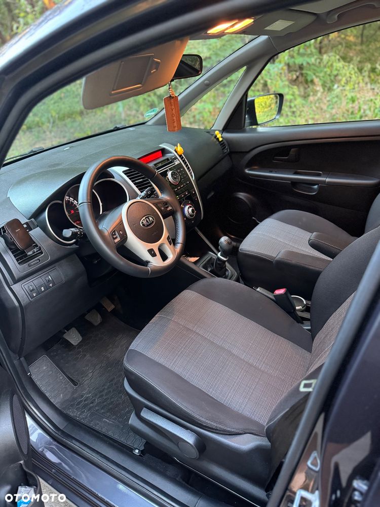 Kia Venga - 8