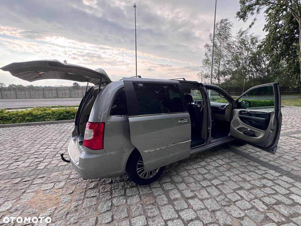 Chrysler Town & Country 3.6 Touring - 13