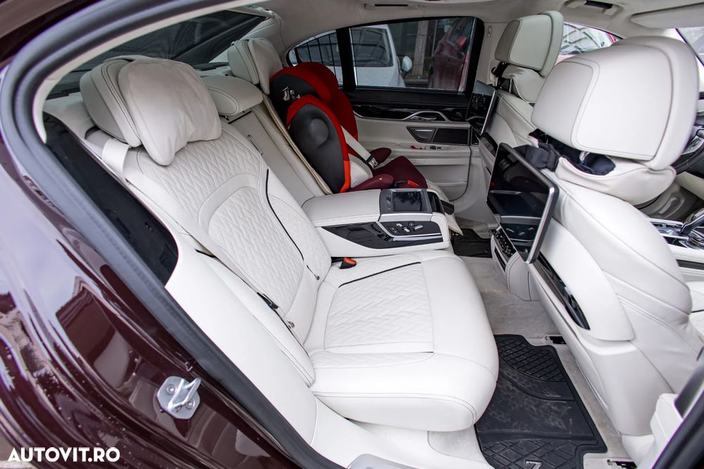 BMW Seria 7 730d xDrive MHEV - 33