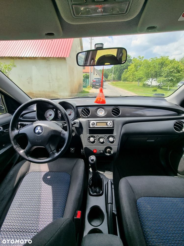 Mitsubishi Outlander - 8