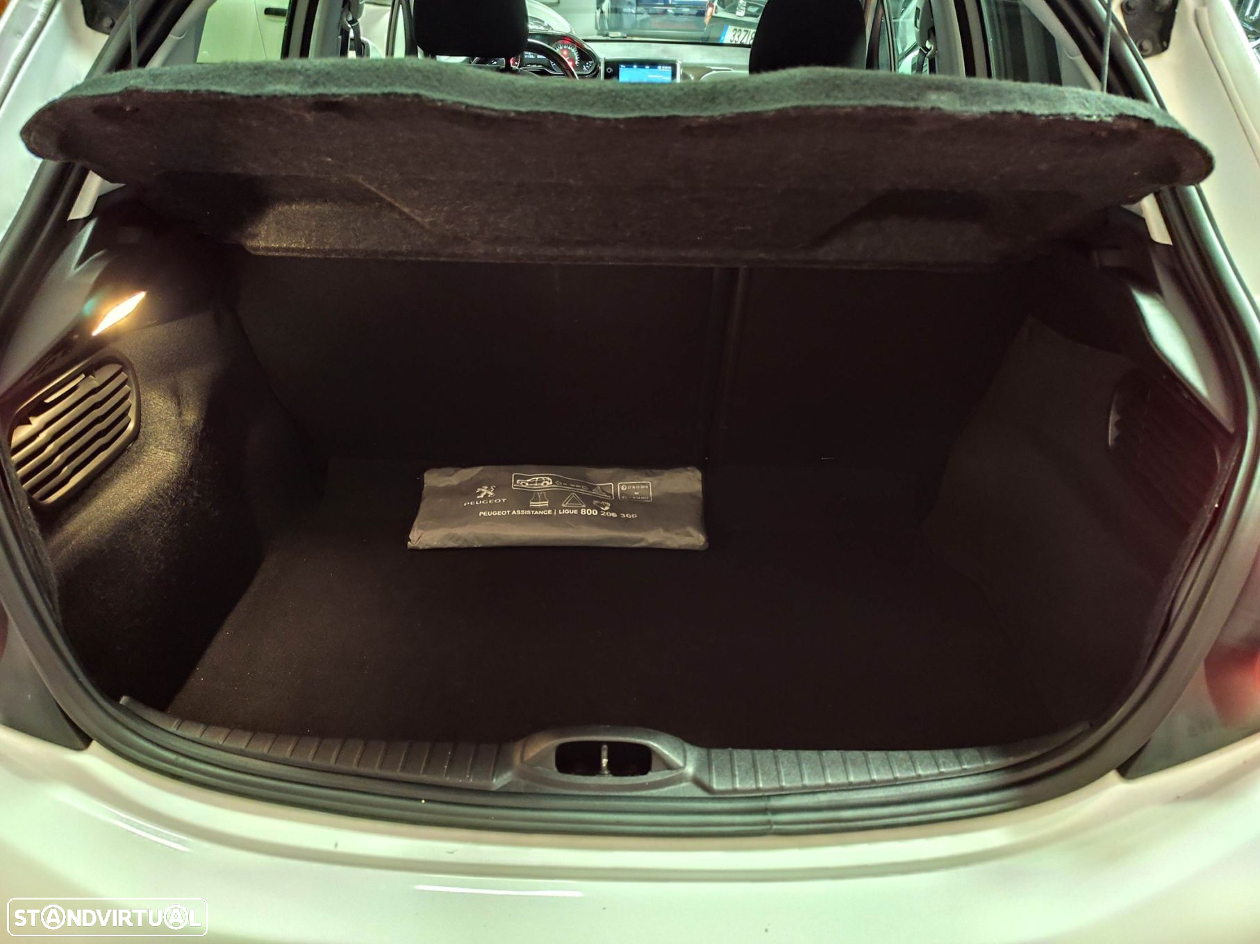 Peugeot 208 1.5 BlueHDi Signature - 30