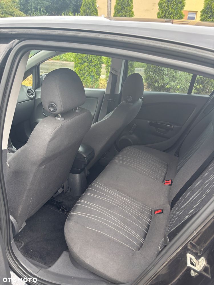 Opel Corsa 1.2 16V Essentia - 11