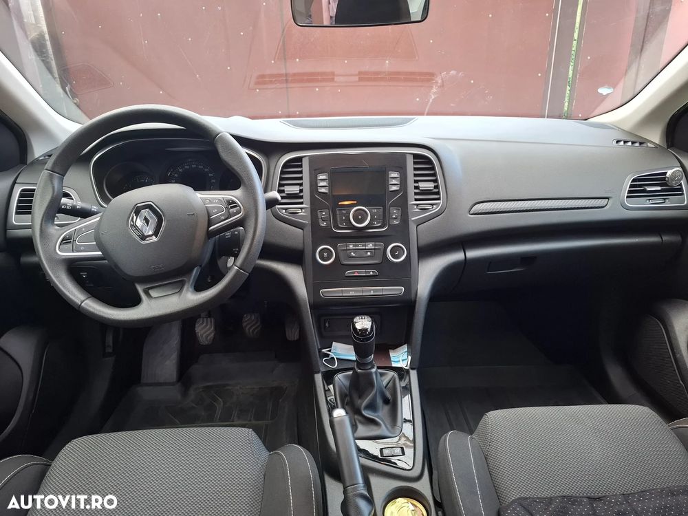 Renault Megane TCe Business - 4