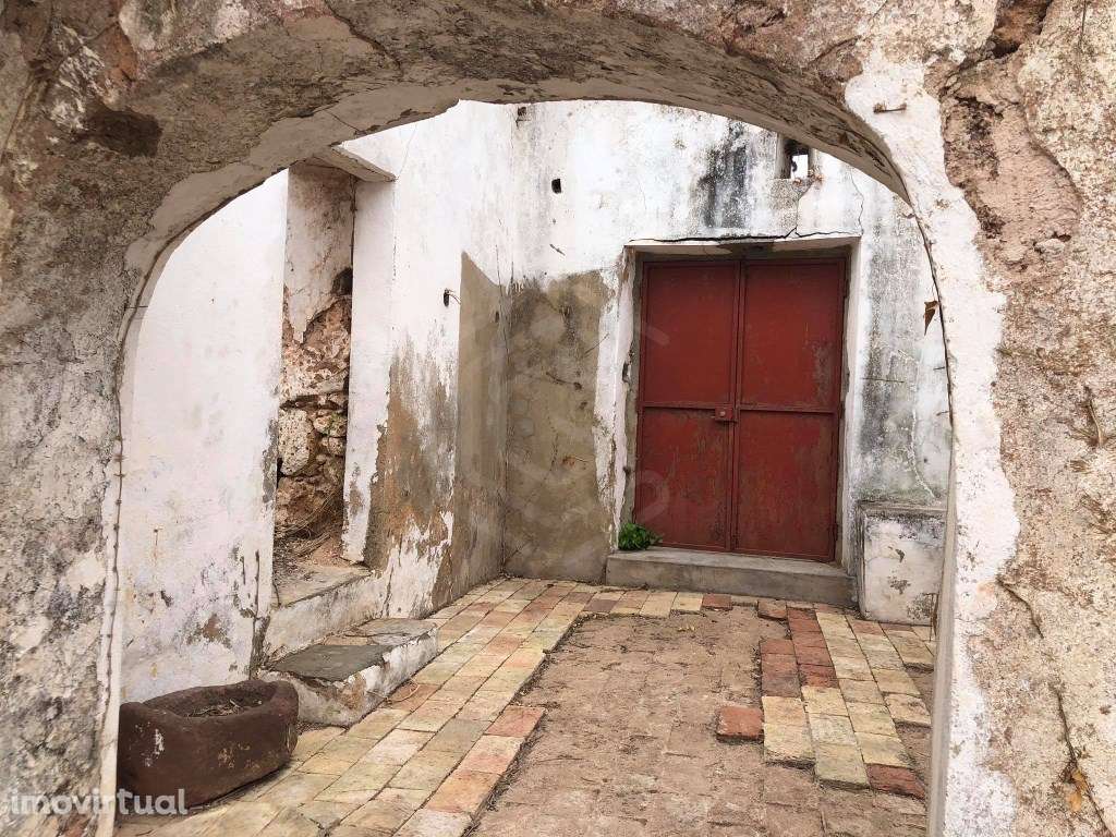 Moradia para recuperar no centro da Vila, Loulé Algarve - Grande imagem: 3/20