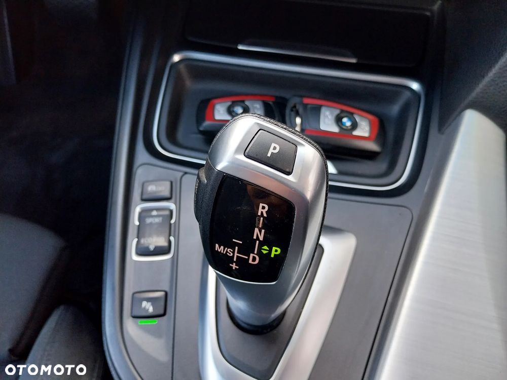 BMW Seria 3 318d Sport Line - 10