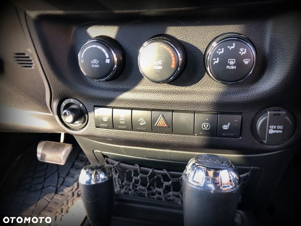 Jeep Wrangler 3.6 Unlim Sahara - 25