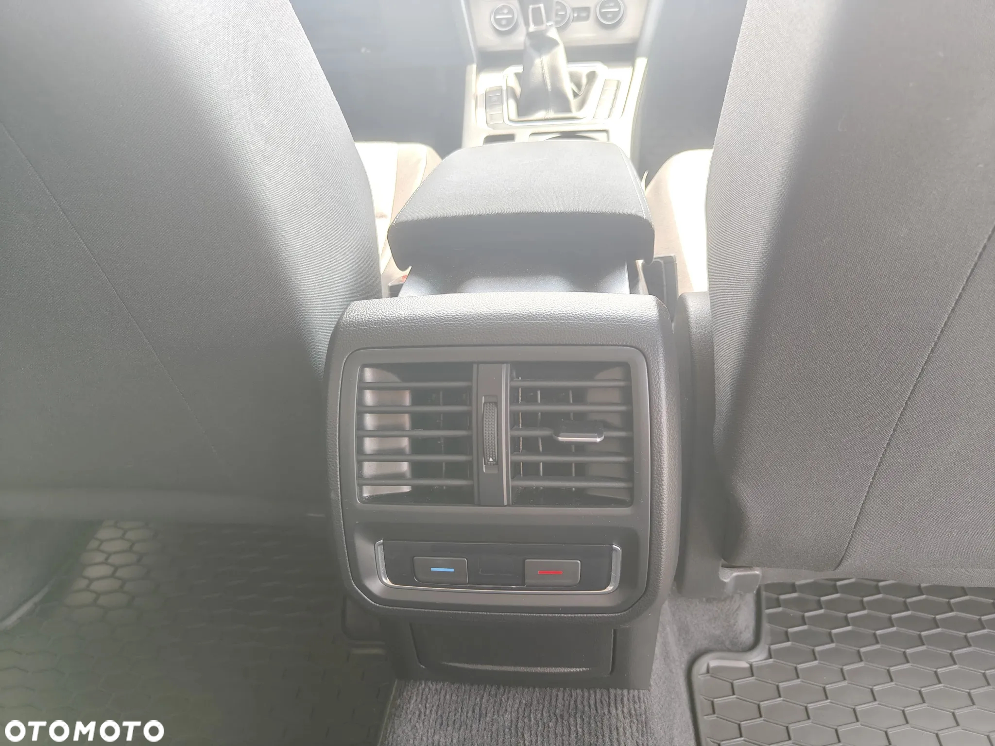 Volkswagen Passat - 21