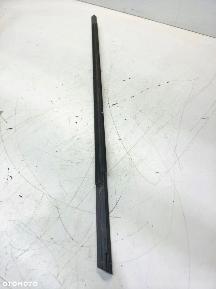 LISTWA ZGARNIAJĄCA SZYBĘ DRZWI LEWY TYŁ CHROM AUDI A4 B9 8W0853763 - 4