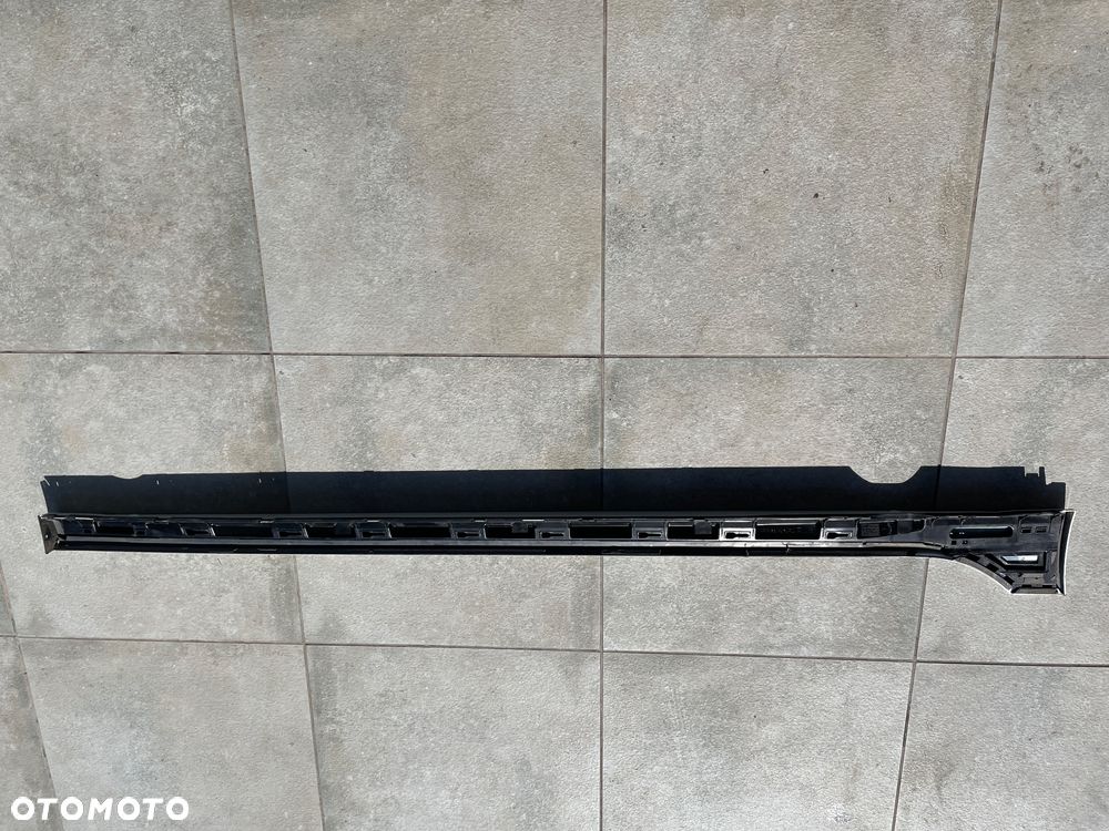 LISTWA PROGOWA LEWA  VW  GOLF   VIII  GTI  ORYGINAŁ - 3