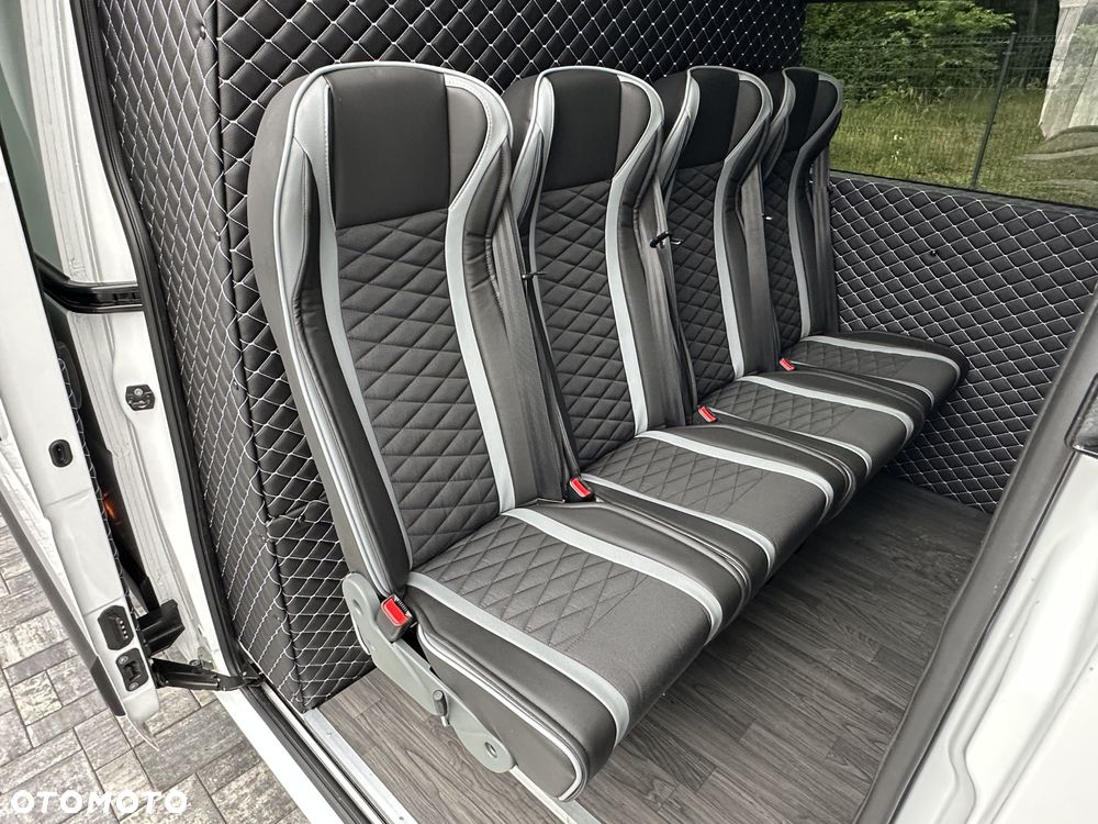 Iveco L4H2 Brygadowy 7 osób / Najbogatsza wersja wyposażenia / Koła bliźniacze / DMC 3500kg / Hak 3500kg / Niski przebieg / Salon PL / Stan jak nowy / Ładowność 904kg / FV23% - 22