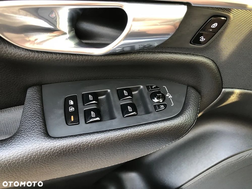 Volvo XC 90 B5 D AWD Momentum 7os - 23