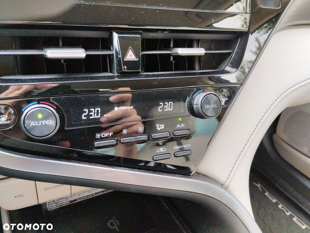 Toyota Camry 2.5 Hybrid Executive CVT - 19