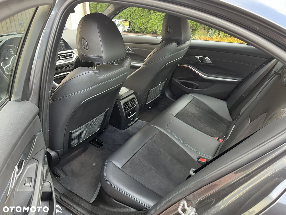BMW Seria 3 320i M Sport Sport - 13