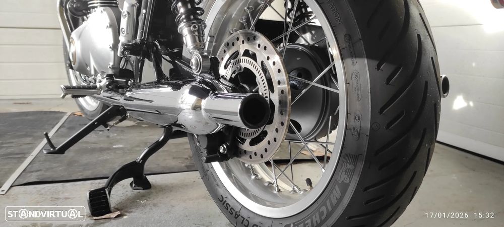 Triumph Bonneville - 22