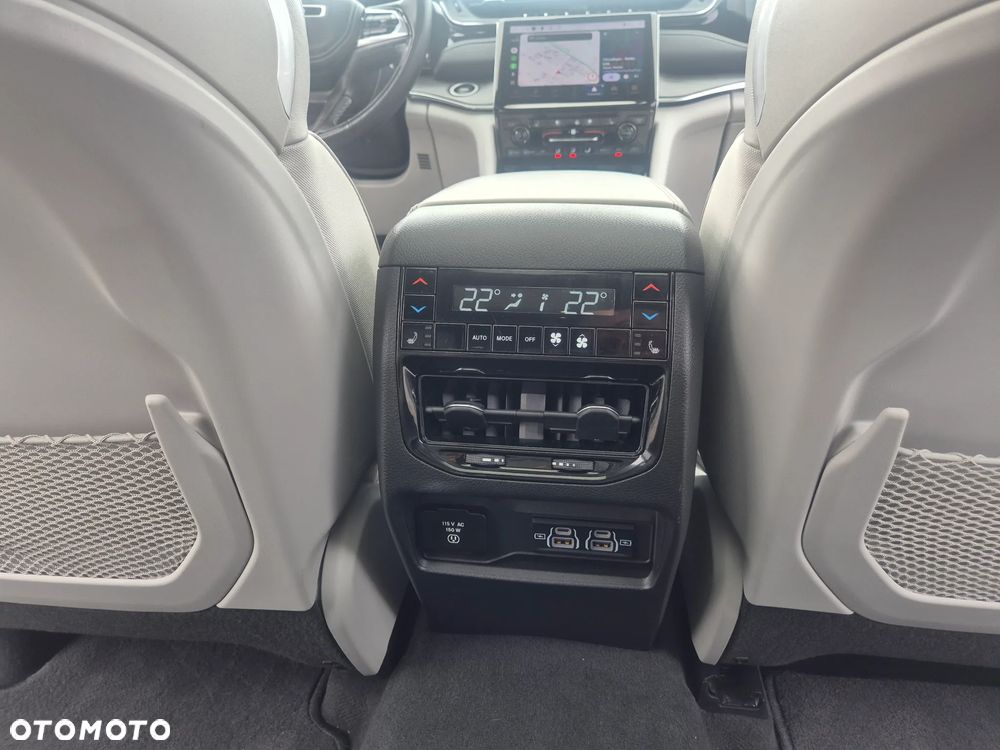 Jeep Grand Cherokee - 15