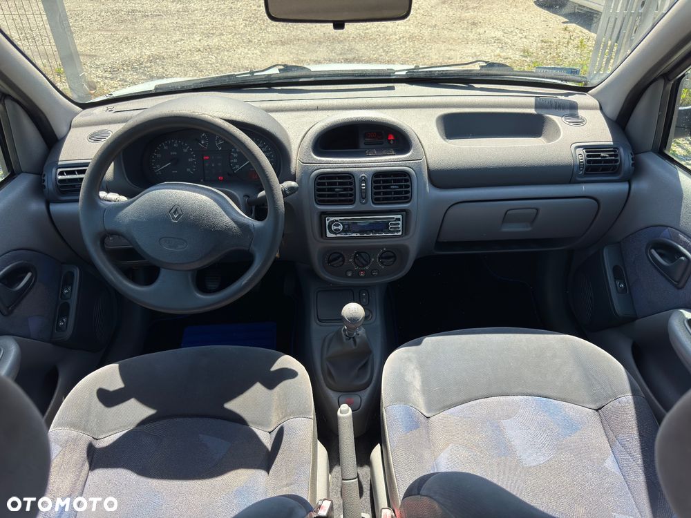 Renault Clio 1.4 16V Privilege - 25
