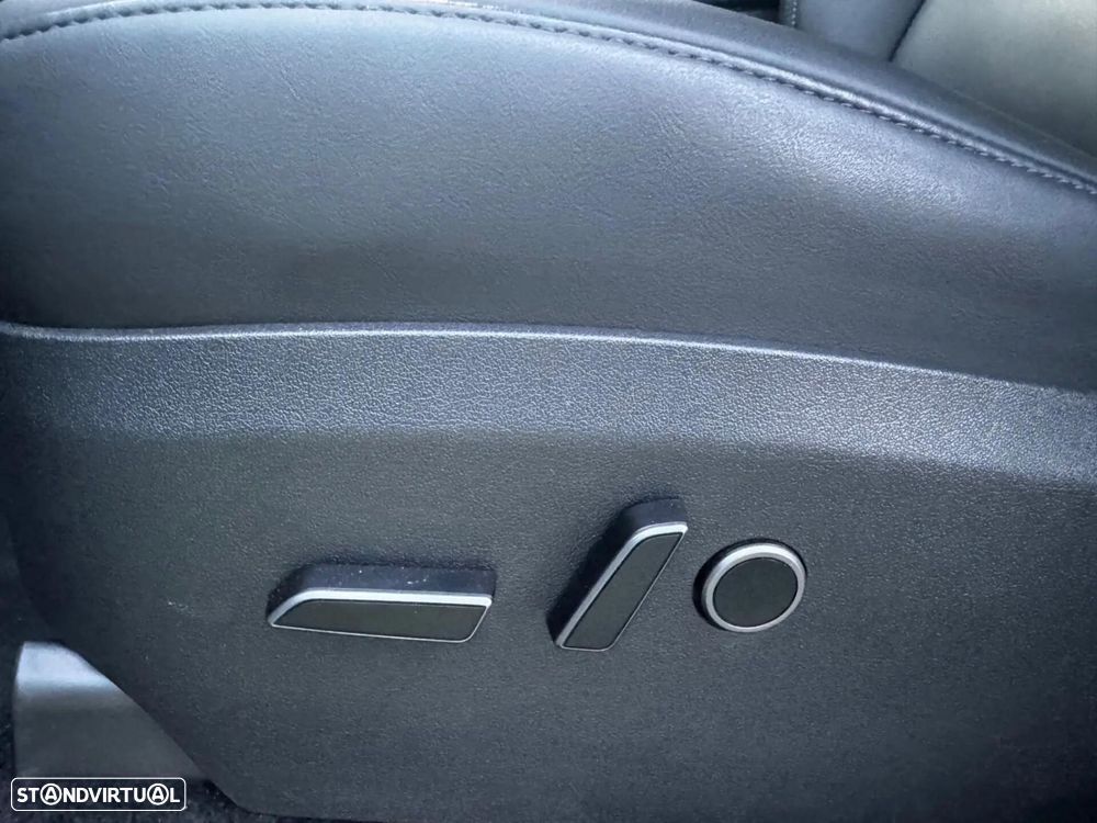 Tesla Model Y Long Range Dual Motor AWD - 27