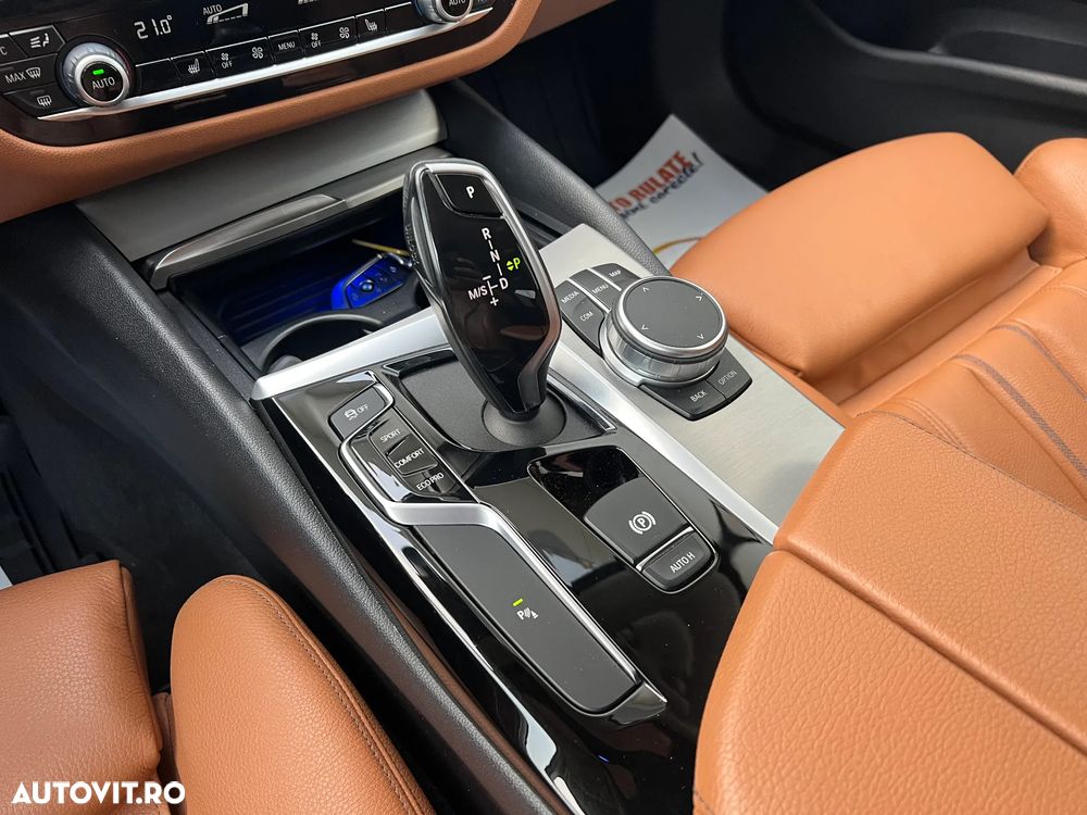 BMW Seria 5 520d xDrive AT - 14