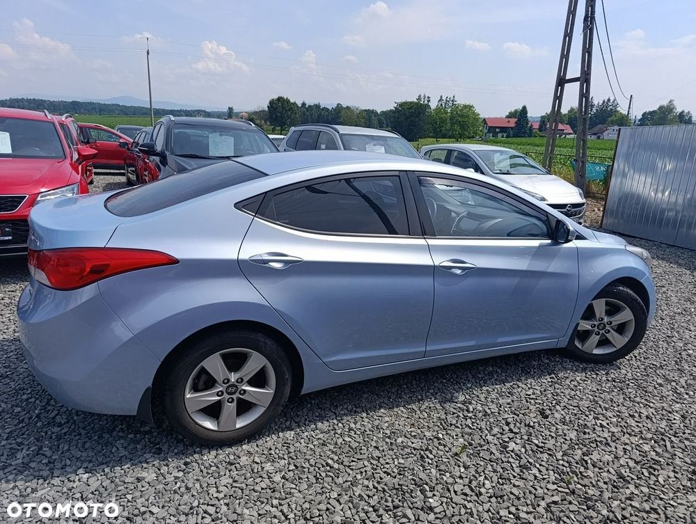 Hyundai Elantra - 6