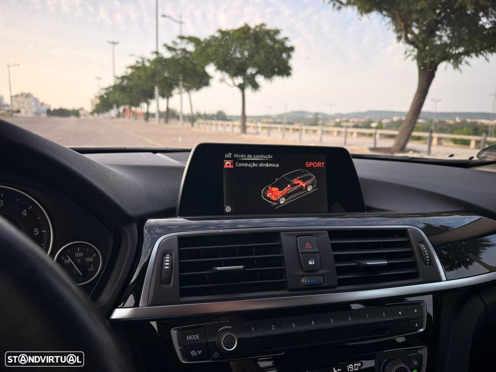 BMW 320 d Sport Line - 11