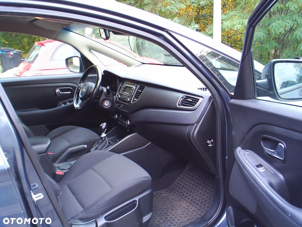 Kia Carens 1.6 GDI Dream Team Edition - 10