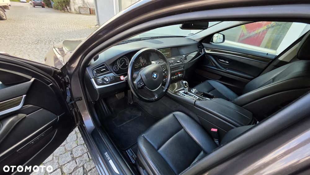 BMW Seria 5 528i Sport-Aut Luxury Line - 14