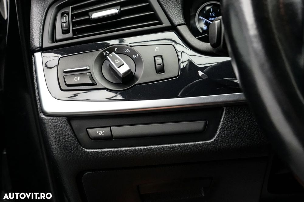 BMW Seria 5 520d xDrive AT - 25