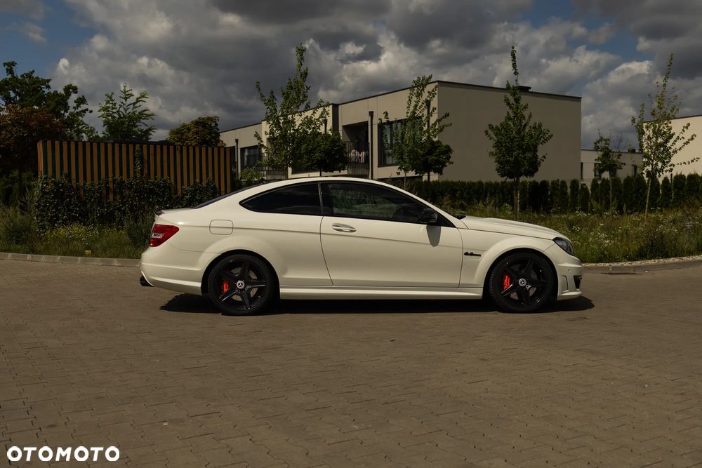 Mercedes-Benz Klasa C 63 AMG AMG SPEEDSHIFT MCT AMG Performance Package - 4