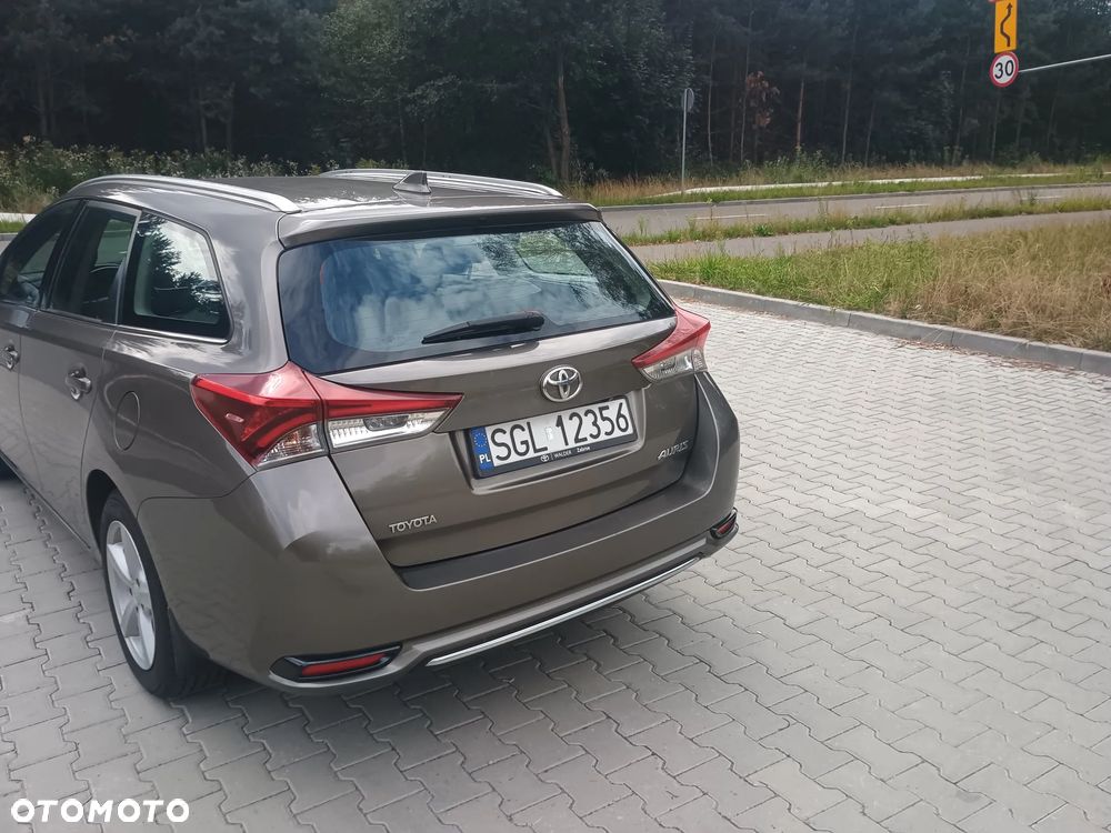 Toyota Auris 1.6 Premium - 3