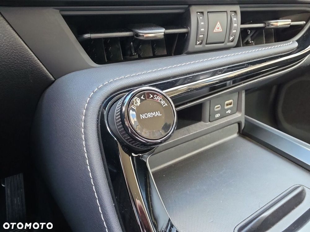 Lexus NX 350h Business AWD - 17