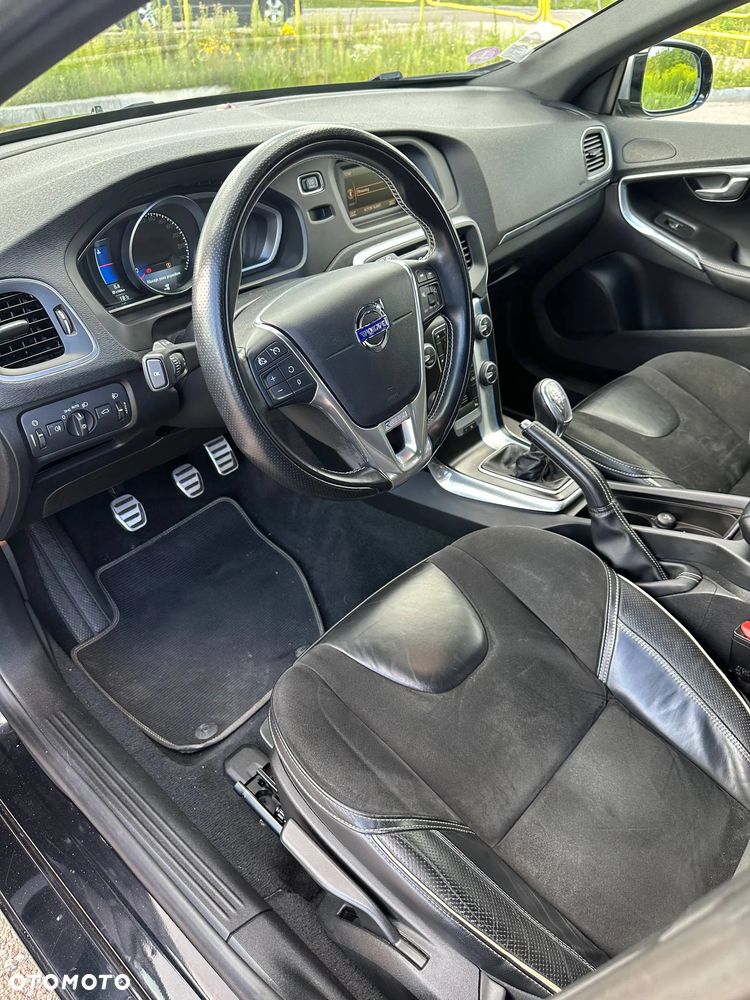 Volvo V40 T3 R Design - 11